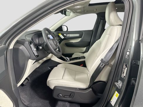 New 2026 Volvo XC40 B4 Plus w/ Protection Package Premier FWD image 22