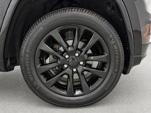 Used 2019 Jeep Grand Cherokee Altitude AWD/4WD image 34