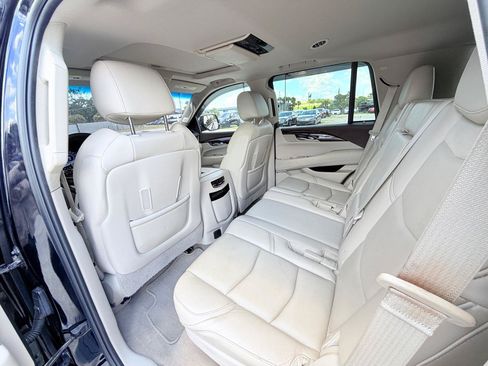 Used 2017 Cadillac Escalade Premium Luxury AWD/4WD image 15