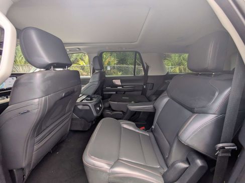 Used 2025 Ford Expedition Max Active AWD/4WD image 13