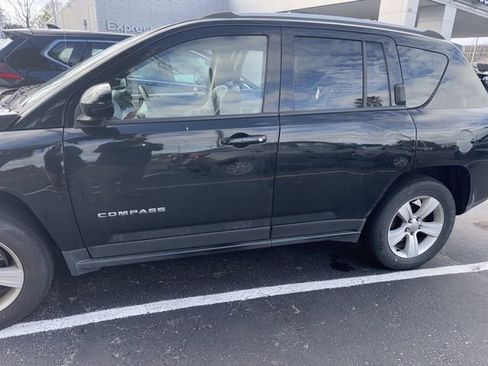 Used 2017 Jeep Compass Latitude image 5