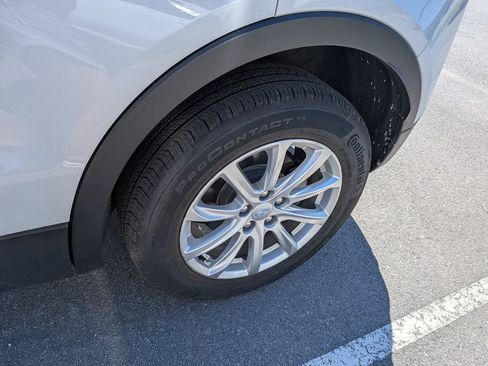 Used 2023 Cadillac XT4 Luxury w/ Cold Weather Package FWD image 5