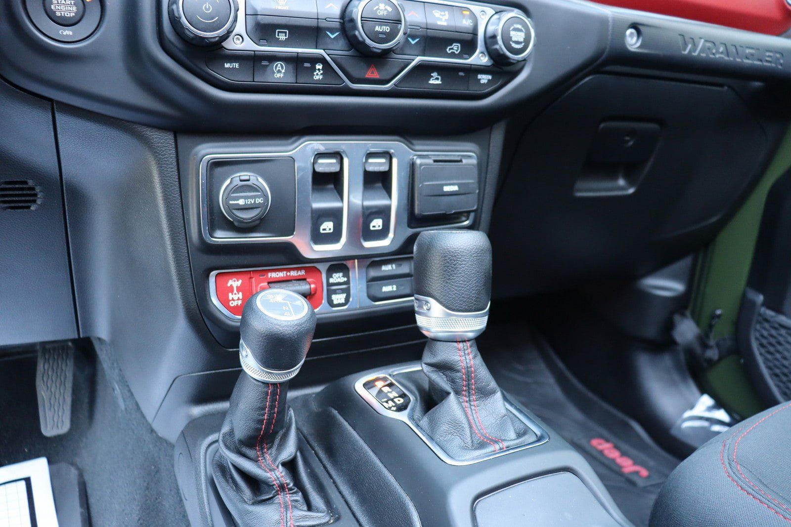Used 2021 Jeep Wrangler Rubicon AWD/4WD image 32