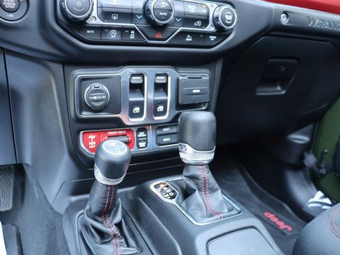 Used 2021 Jeep Wrangler Rubicon AWD/4WD image 32