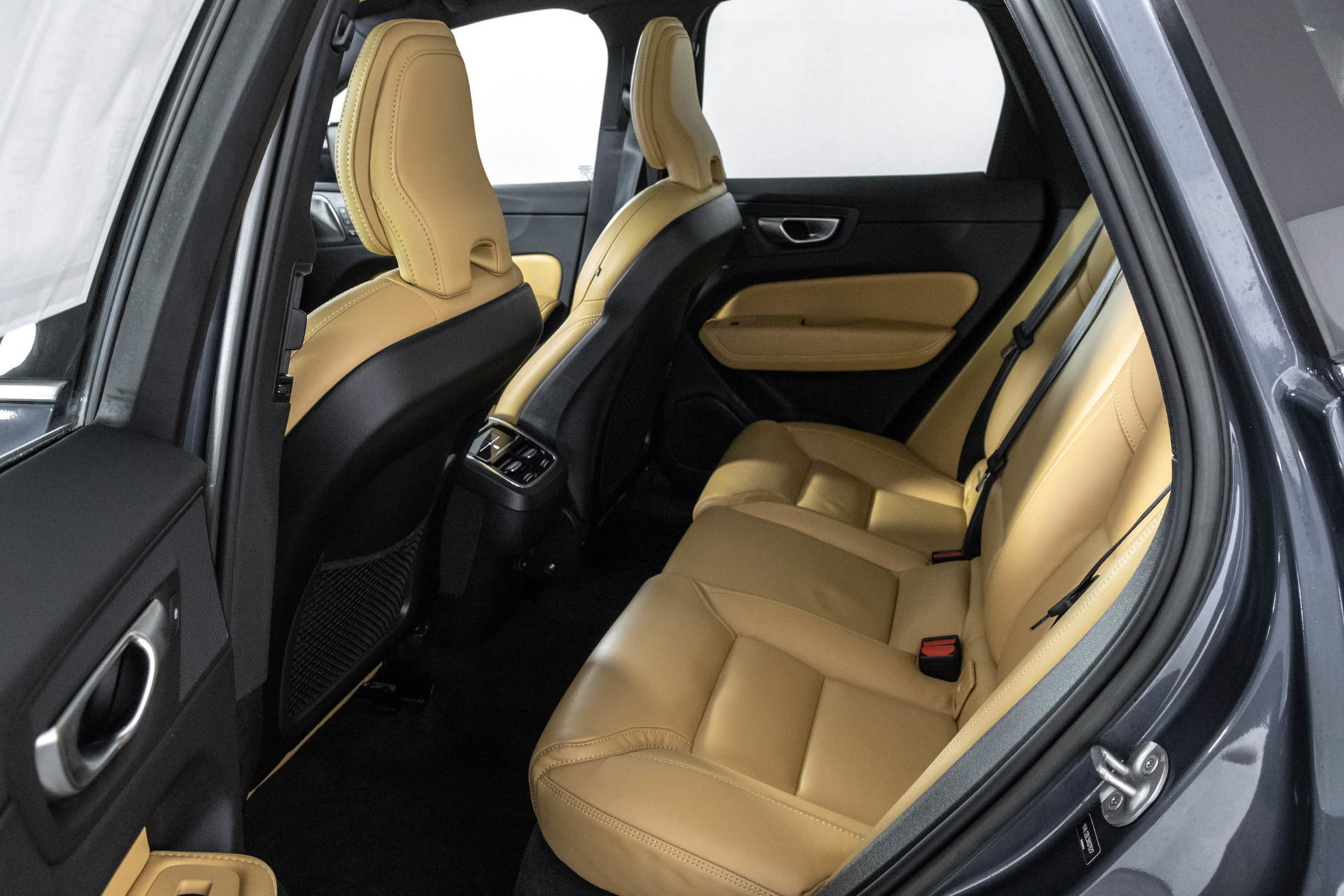 Used 2022 Volvo XC60 B5 Inscription w/ Protection Package Premier FWD image 36