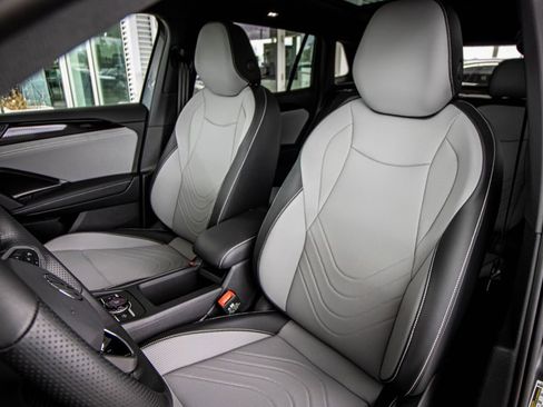 New 2026 Volkswagen Tiguan SE R-Line FWD image 27