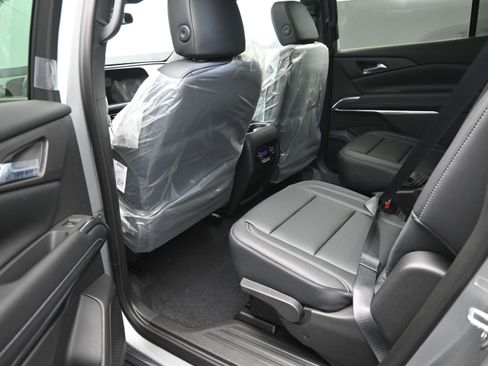 New 2026 Chevrolet Traverse LT w/ Sun and Wheel Package FWD image 30