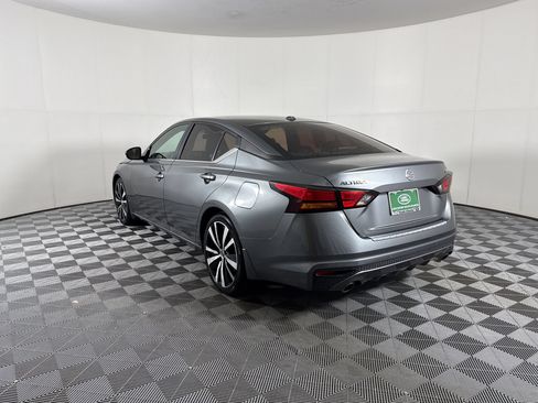 Used 2022 Nissan Altima 2.5 SR FWD image 3