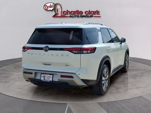 Used 2023 Nissan Pathfinder SL FWD image 6