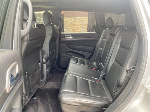 Used 2018 Jeep Grand Cherokee Limited AWD/4WD image 10