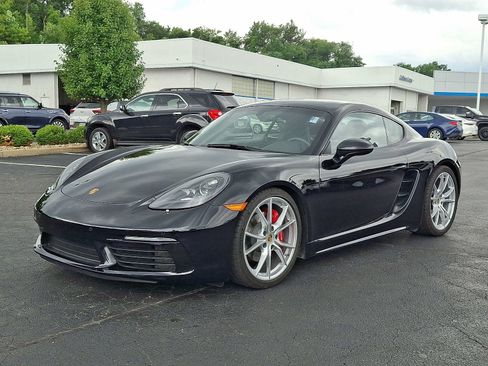 Used 2025 Porsche 718 Cayman S RWD image 3