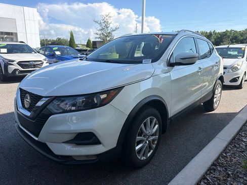 Used 2021 Nissan Rogue Sport SV FWD image 1