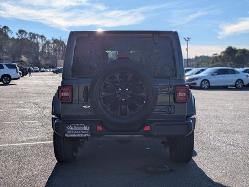 Used 2025 Jeep Wrangler Sahara image 8