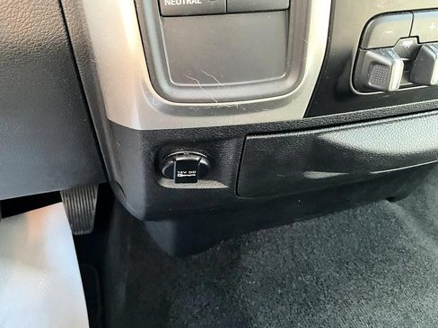 Used 2017 RAM 2500 SLT w/ Black Appearance Group AWD/4WD image 28