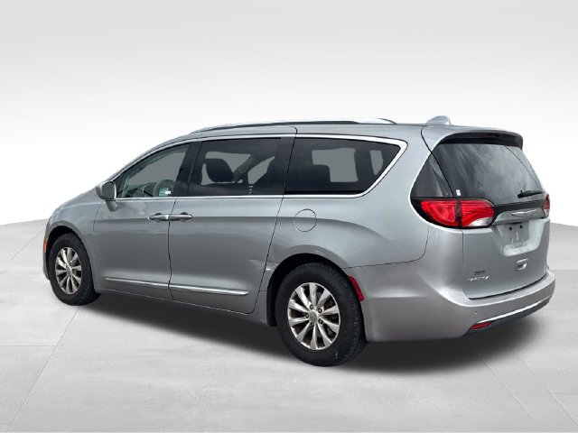 Used 2018 Chrysler Pacifica Touring-L FWD image 4