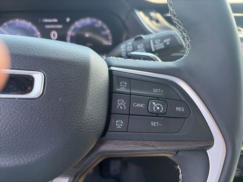 Certified 2023 Jeep Grand Cherokee L Limited image 35