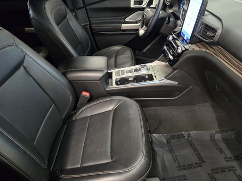 Certified 2023 Ford Explorer Limited w/ Limited Technology Package RWD image 14