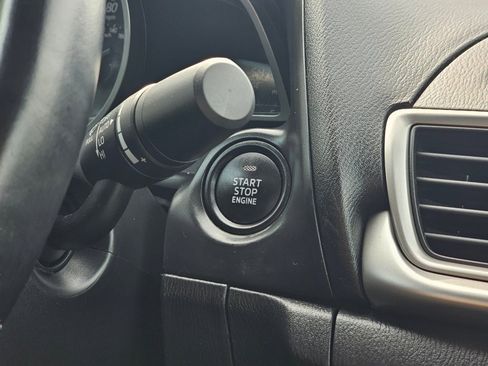 Used 2018 MAZDA MAZDA3 Touring FWD image 9