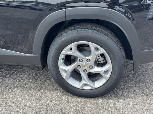 New 2026 Chevrolet Trax LS w/ LS Convenience Package FWD image 4