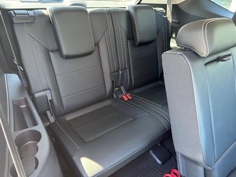 Used 2023 Volkswagen Atlas SE AWD/4WD image 11