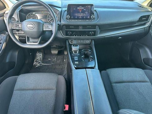 Used 2025 Nissan Rogue SV image 10