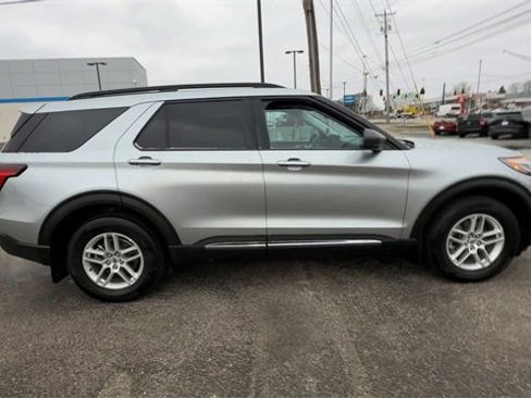 Used 2025 Ford Explorer Active image 9