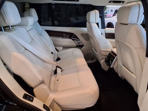 Used 2025 Land Rover Range Rover Long Wheelbase SE image 12