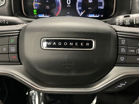 Used 2024 Jeep Wagoneer L Series II AWD/4WD image 16