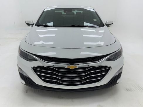 Used 2025 Chevrolet Malibu LT FWD image 3