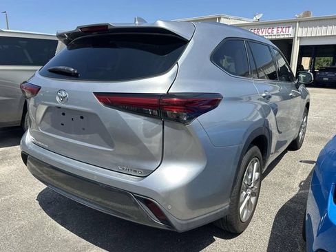 Used 2021 Toyota Highlander Limited FWD image 15
