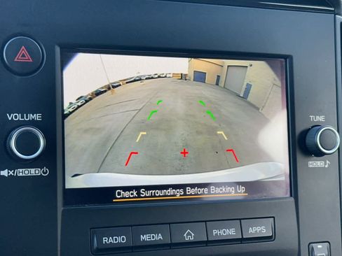 Used 2024 Subaru Crosstrek 2.0i image 18