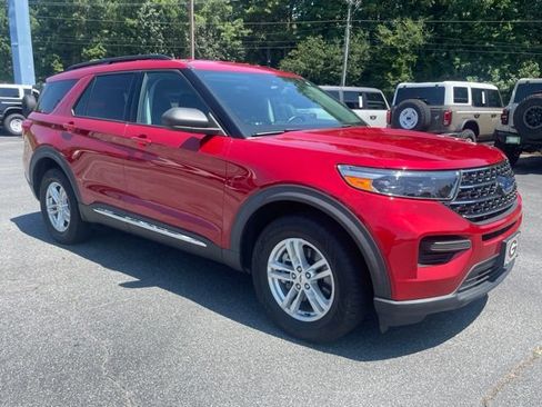 Used 2020 Ford Explorer XLT w/ Comfort Package AWD/4WD image 3