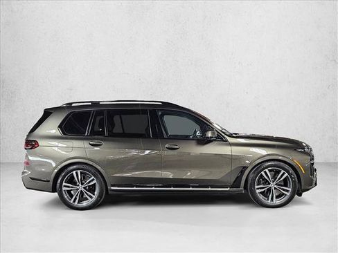 Used 2024 BMW X7 xDrive40i w/ M Sport Package AWD/4WD image 4