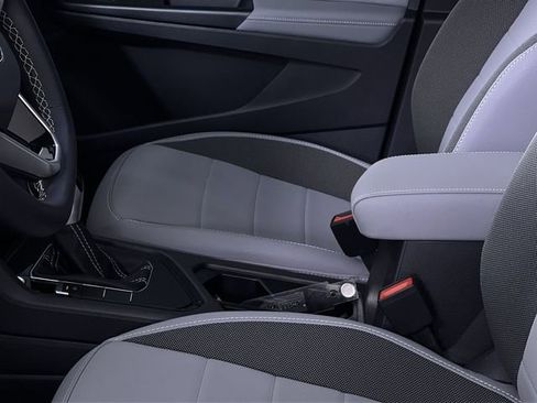 Used 2024 Volkswagen Taos SE image 21