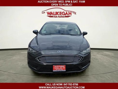 Used 2017 Ford Fusion SE image 2