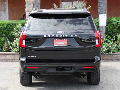 Used 2025 Ford Expedition Active AWD/4WD image 7