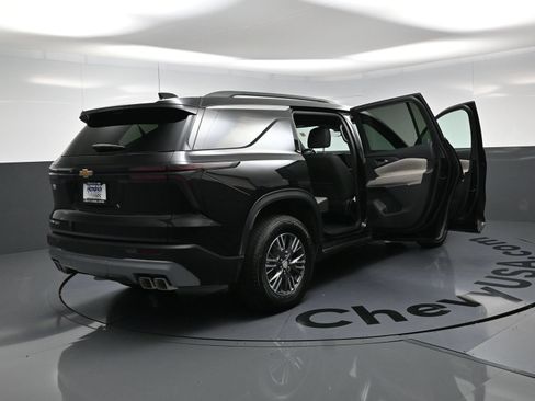Used 2026 Chevrolet Traverse LT w/ Driver Confidence Package FWD image 26