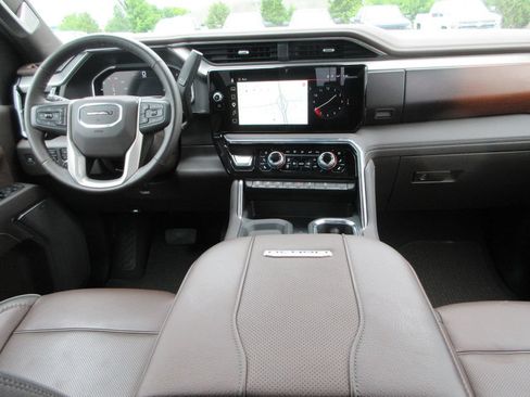 Certified 2025 GMC Sierra 2500 Denali w/ Denali Reserve Package AWD/4WD image 17