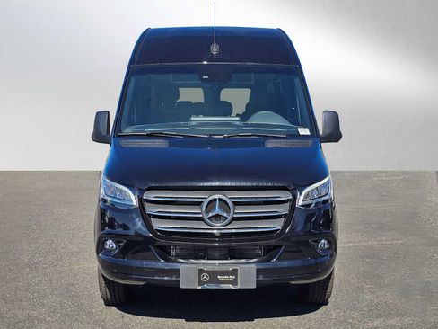 Used 2024 Mercedes-Benz Sprinter 2500 image 8