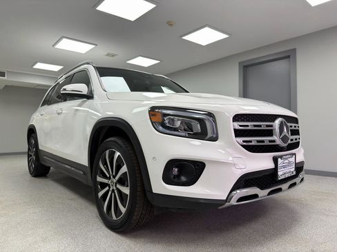 Used 2022 Mercedes-Benz GLB 250 4MATIC w/ Premium Package Lite image 4