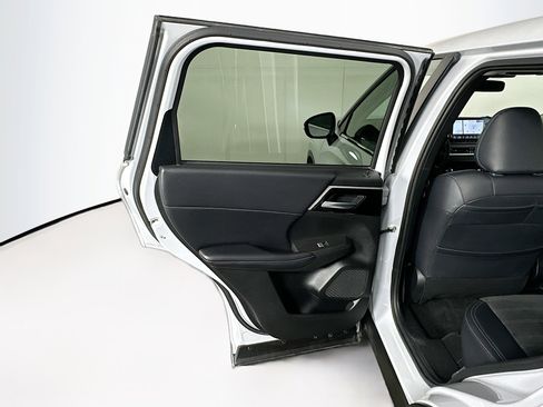 Used 2024 Mitsubishi Outlander SE image 25