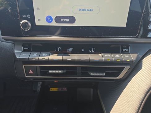 Used 2025 Toyota Camry SE FWD image 18