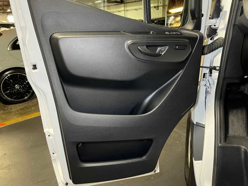 Used 2025 Mercedes-Benz Sprinter 2500 image 17