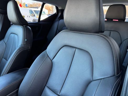 Used 2024 Volvo XC40 B5 Plus image 20
