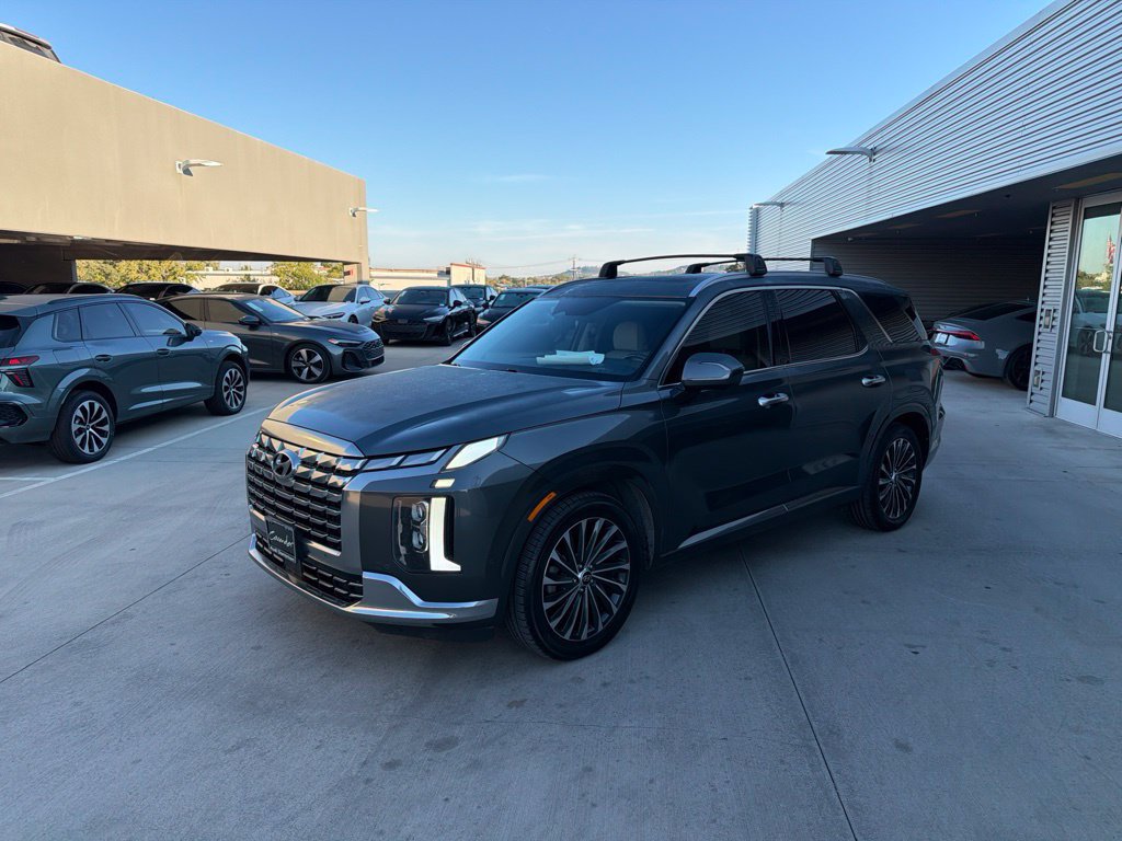 Used 2023 Hyundai Palisade Calligraphy FWD image 3