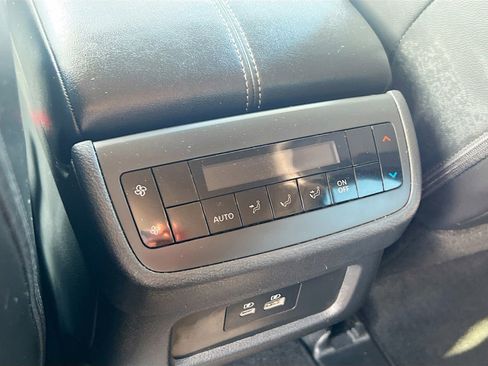 Used 2025 Nissan Pathfinder SL FWD image 28
