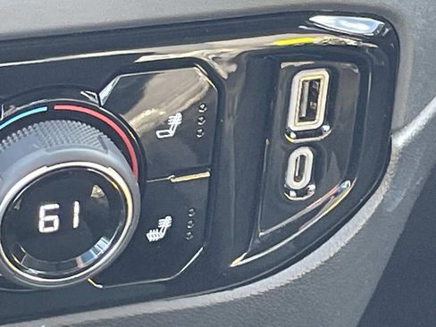 Used 2023 Chevrolet Silverado 1500 LT image 23