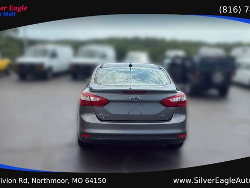 Used 2012 Ford Focus SE FWD image 4