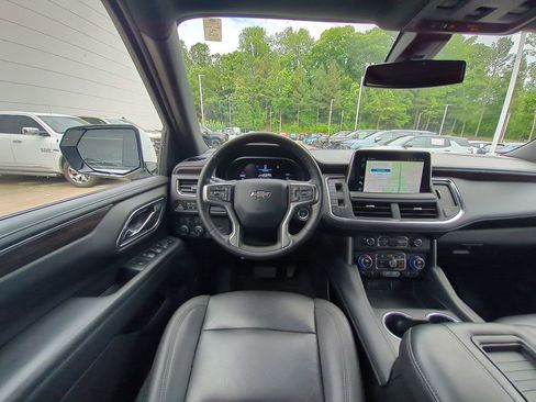 Used 2022 Chevrolet Tahoe Z71 w/ Luxury Package AWD/4WD image 32