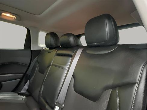 Used 2019 Jeep Compass Latitude AWD/4WD image 10